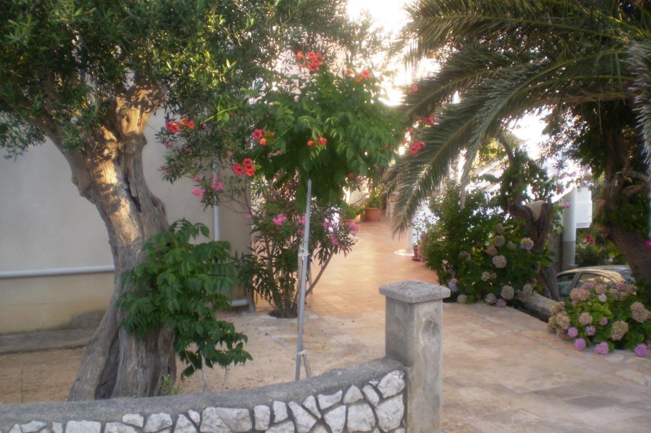 Apartments And Rooms By The Sea Jakisnica, Pag - 4160 Lun  Exterior foto