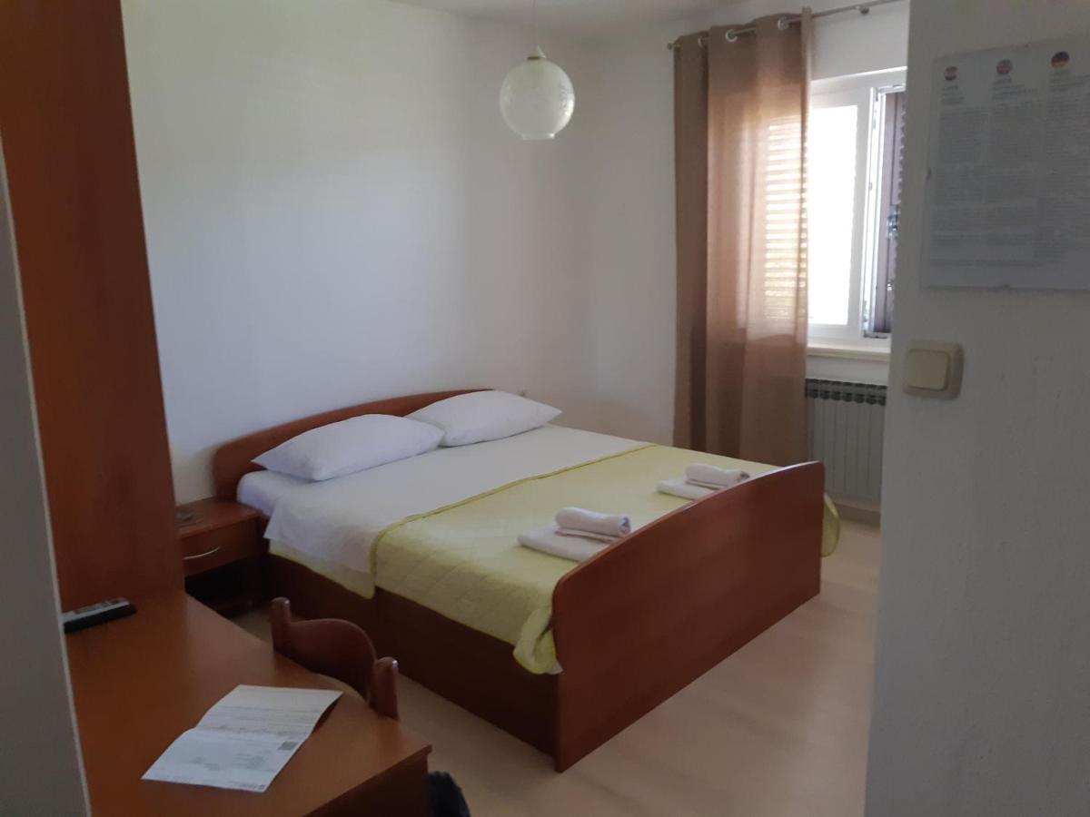 Apartments And Rooms By The Sea Jakisnica, Pag - 4160 Lun  Exterior foto
